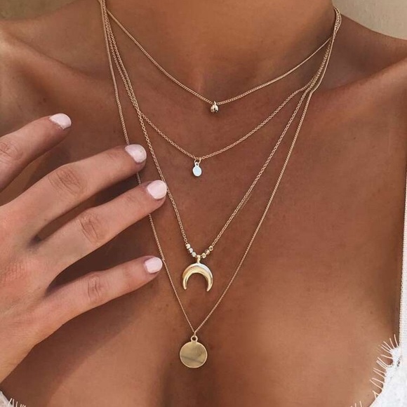 Jewelry - ☀️3/$30 Moon Disc Layered Necklace